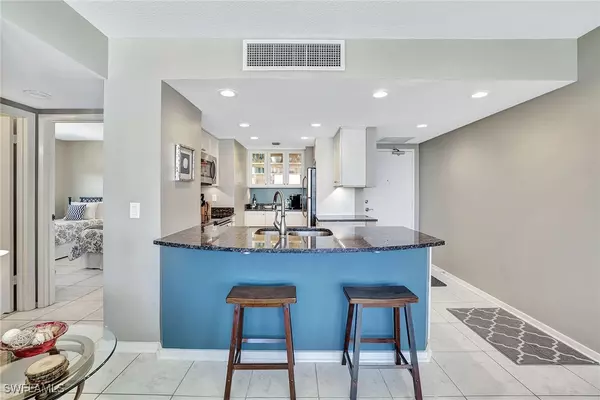 Marco Island, FL 34145,180 Seaview CT #1016