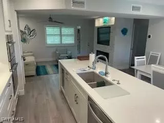 Naples, FL 34103,788 Park Shore DR #B19