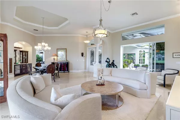 914 SPANISH MOSS TRL, Naples, FL 34108