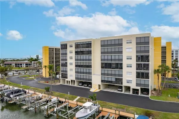 Fort Myers Beach, FL 33931,4471 Bay Beach LN #342