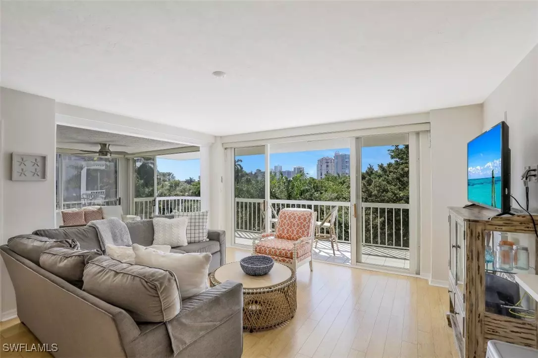 Naples, FL 34108,5501 Heron Pt DR #201