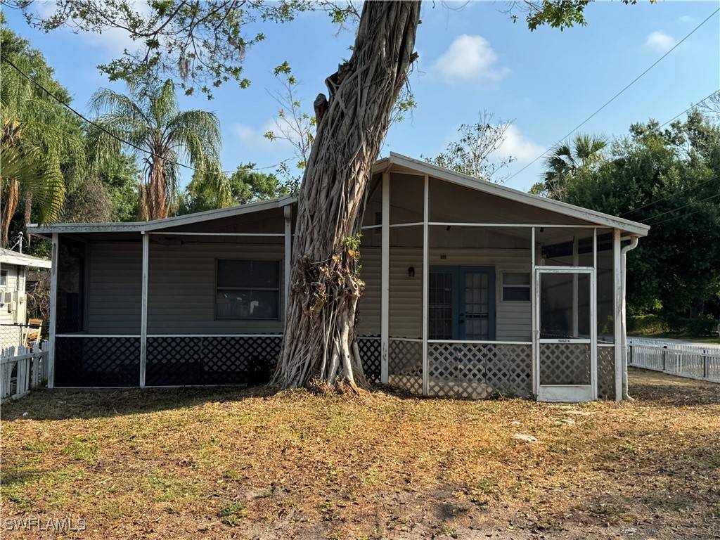 404 Santa Barbara ST, North Fort Myers, FL 33903