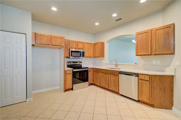 Fort Myers, FL 33967,9642 Roundstone CIR