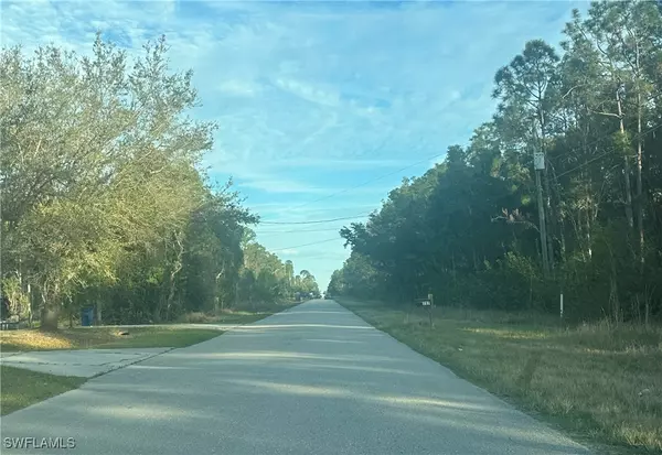 Lehigh Acres, FL 33973,754 Meadow RD