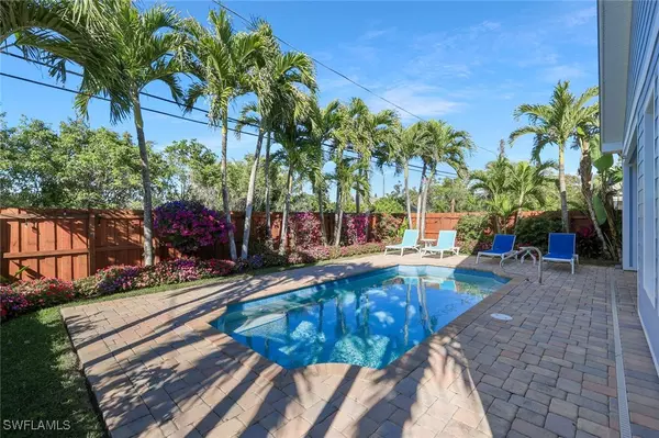 Naples, FL 34108,583 91st AVE N