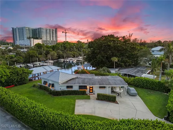 2180 Harbor LN, Naples, FL 34104