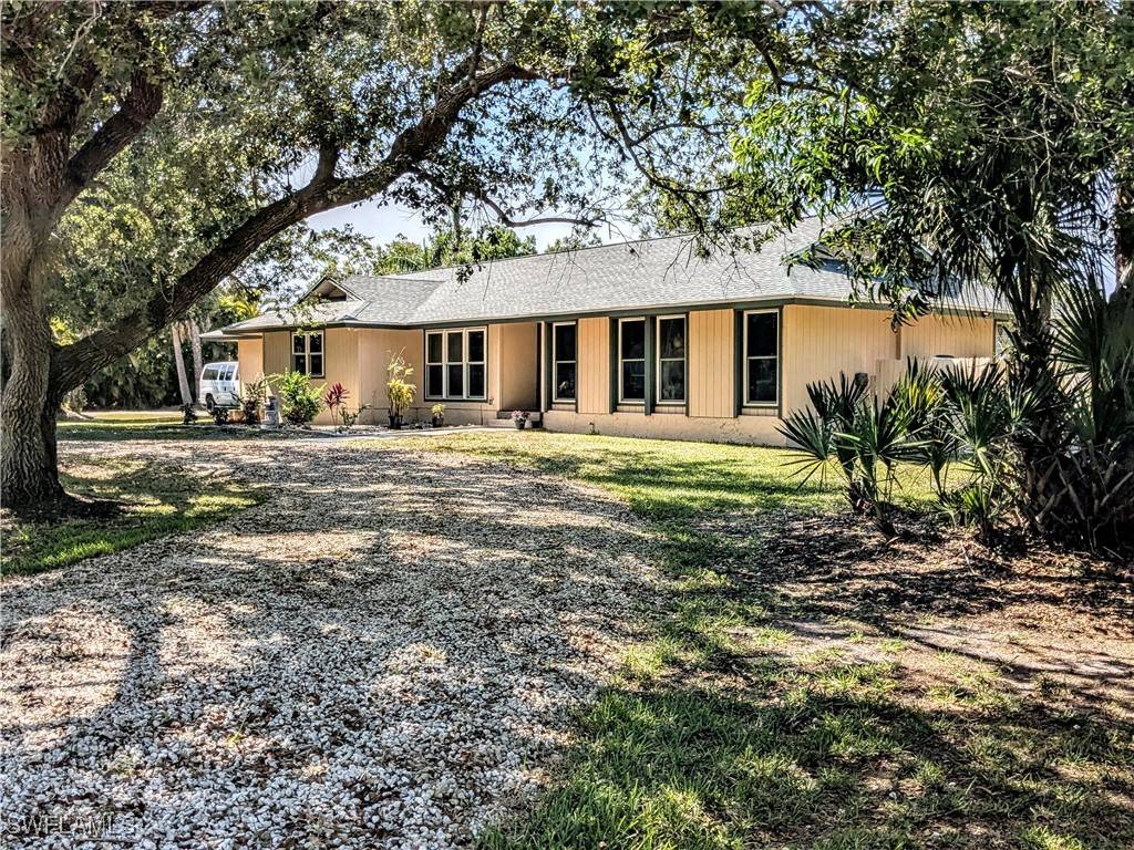3695 Hyde Park CT, Fort Myers, FL 33908