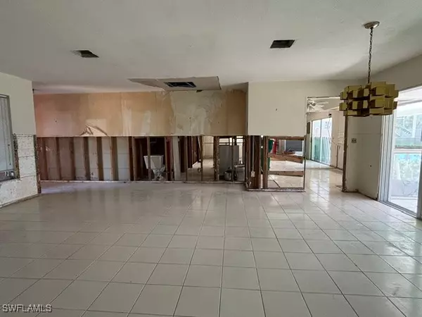 Naples, FL 34108,452 Seabee AVE