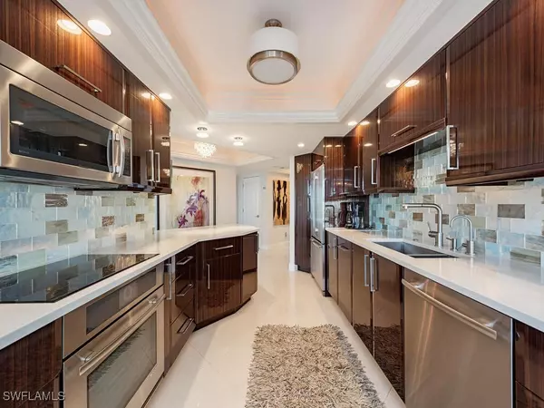 Naples, FL 34103-8332,4901 GULF SHORE BLVD N #502