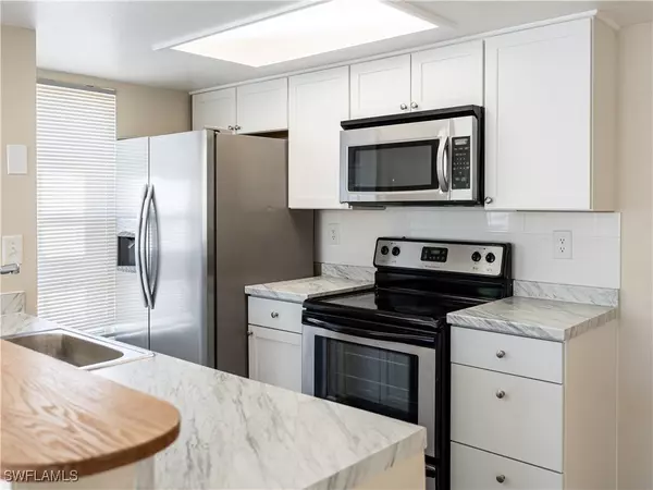 Kissimmee, FL 34746,5007 LAGUNA BAY CIR #37