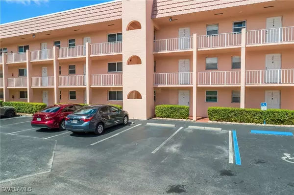 180 Turtle Lake CT #105, Naples, FL 34105