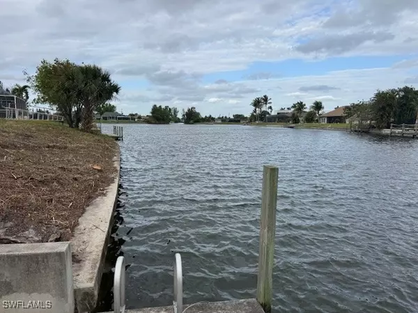 Cape Coral, FL 33991,433 SW 21st ST