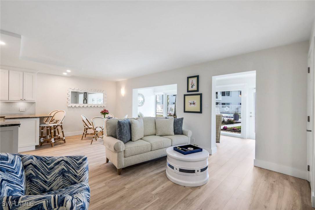 350 Harbour DR #350, Naples, FL 34103