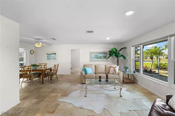 27617 Los Amigos LN, Bonita Springs, FL 34135