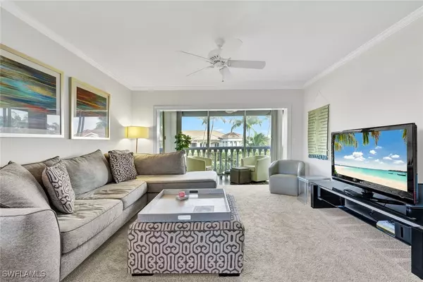 Naples, FL 34102,666 3rd ST S #304