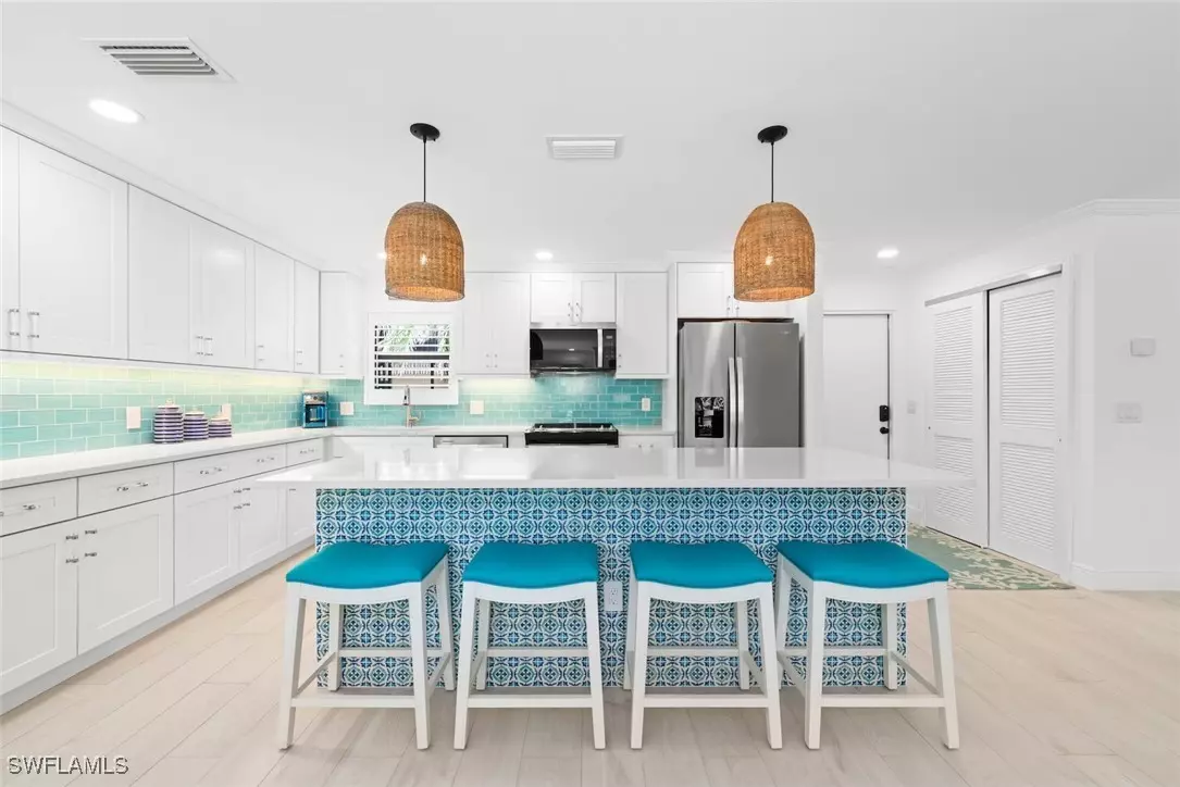 Sanibel, FL 33957,5117 Sea Bell RD #D105