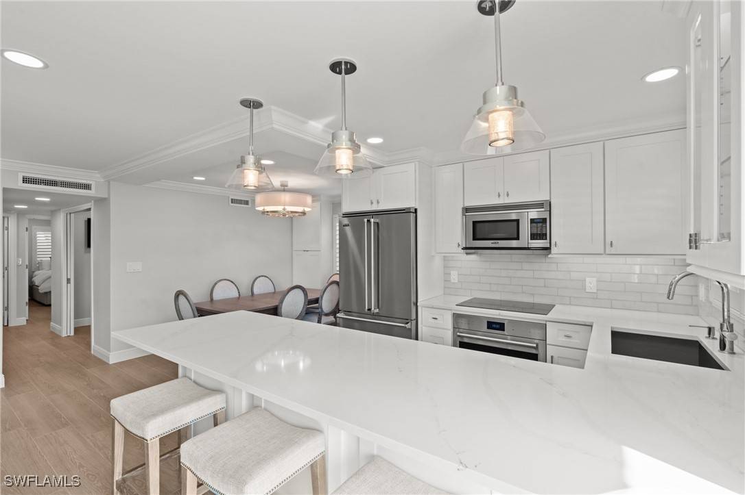 Naples, FL 34103,3200 Gulf Shore BLVD N #106
