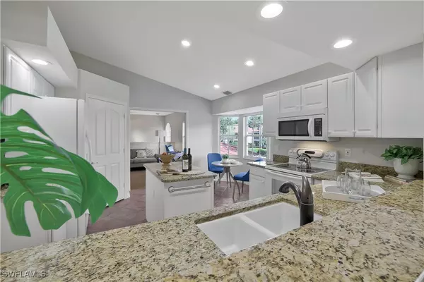 Naples, FL 34119,6230 Reserve CIR #703