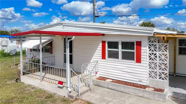 139 Gaslight AVE, North Fort Myers, FL 33917