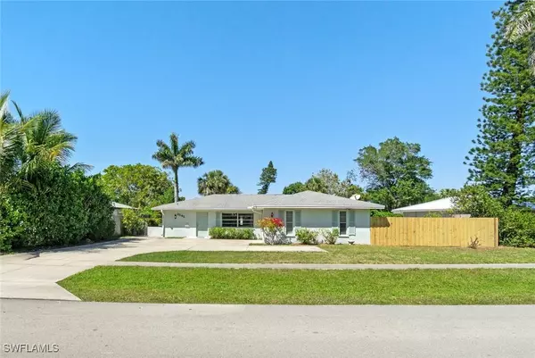 2545 Poinciana DR, Naples, FL 34105
