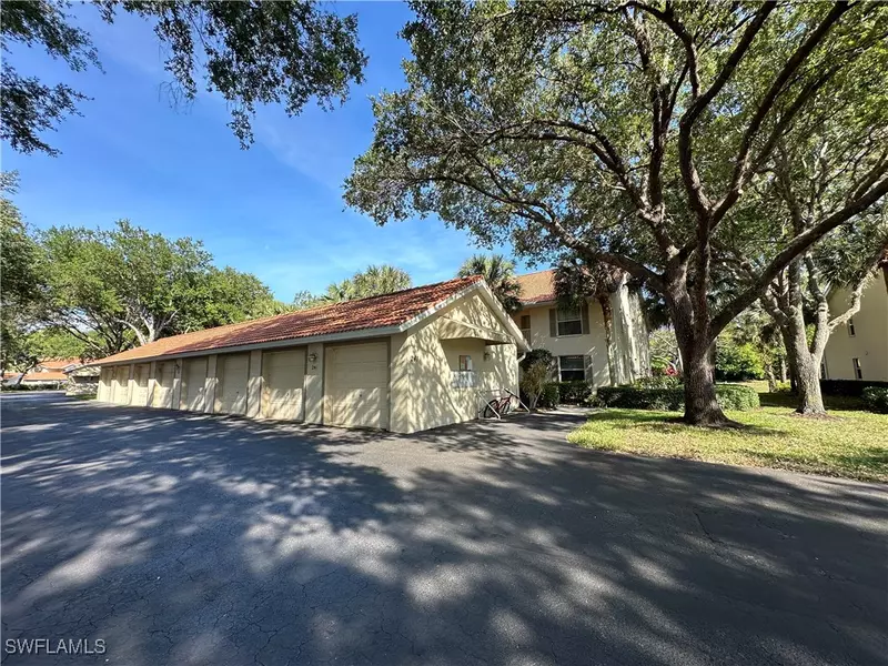 241 Robin Hood CIR #204, Naples, FL 34104