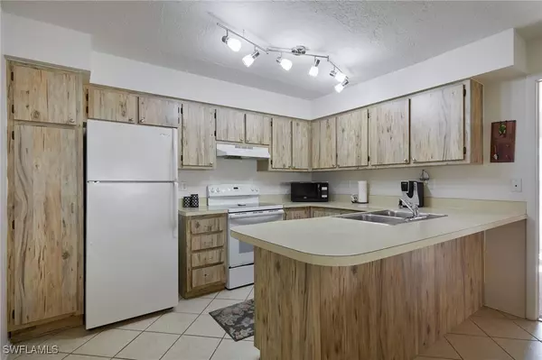 Cape Coral, FL 33909,1100 Pondella RD #801