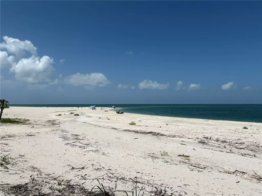 Captiva, FL 33924,484 Gulf Bend DR