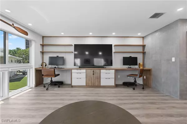 Naples, FL 34103,2500 Gulf Shore BLVD N #N7