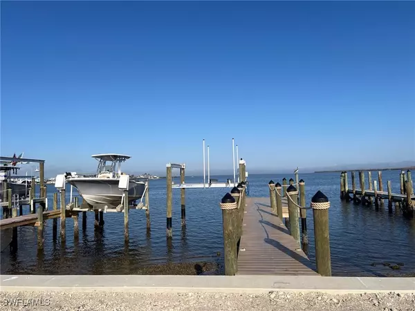 Matlacha, FL 33993,4274 Pine Island RD NW