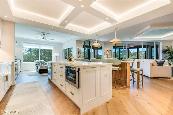 445 Cove Tower DR #302, Naples, FL 34110