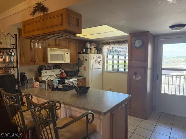 Fort Myers, FL 33907,4790 S Cleveland AVE #105