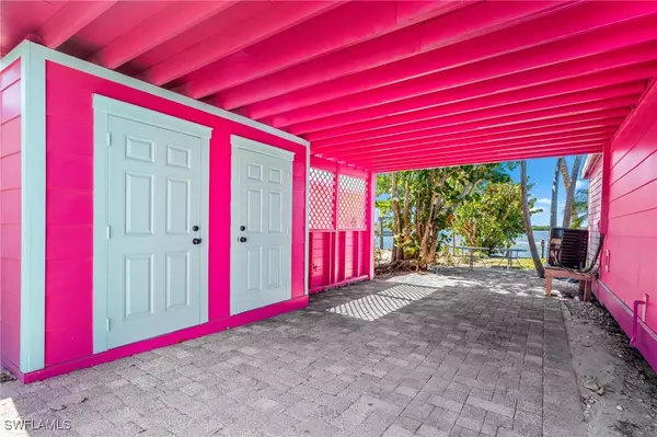 Matlacha, FL 33993,4760 Pine Island RD NW