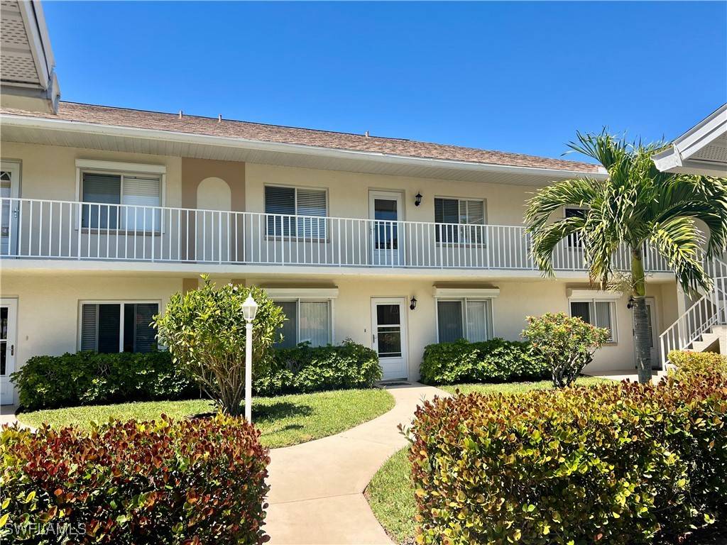 185 Gabriel CIR #4, Naples, FL 34104
