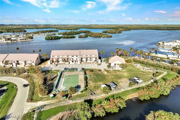 894 Buttonwood DR #215, Fort Myers Beach, FL 33931
