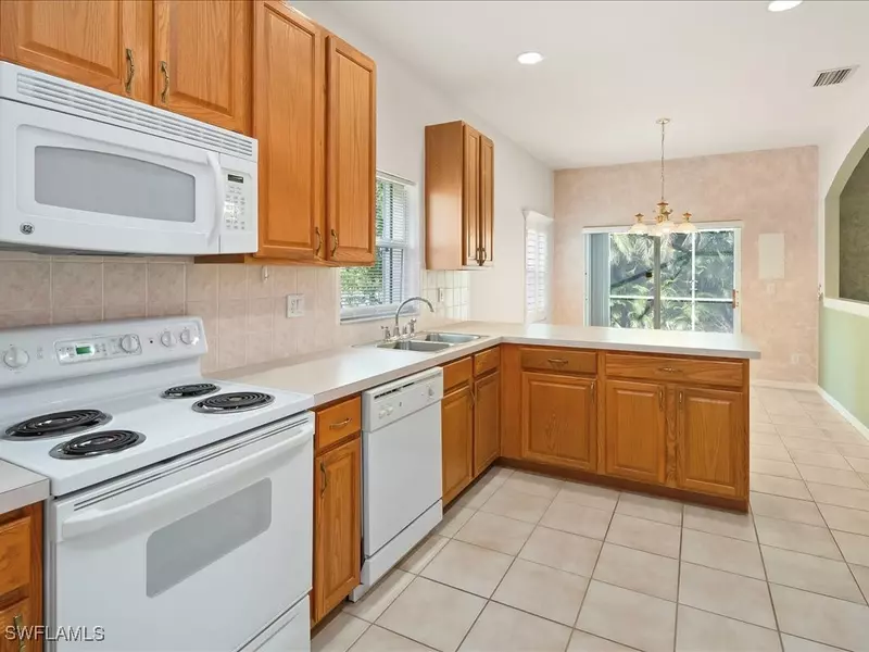 7829 Stratford DR, Naples, FL 34104