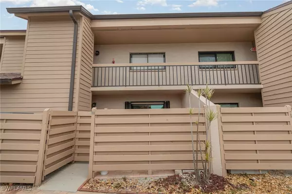 Fort Myers Beach, FL 33931,898 Buttonwood DR #105