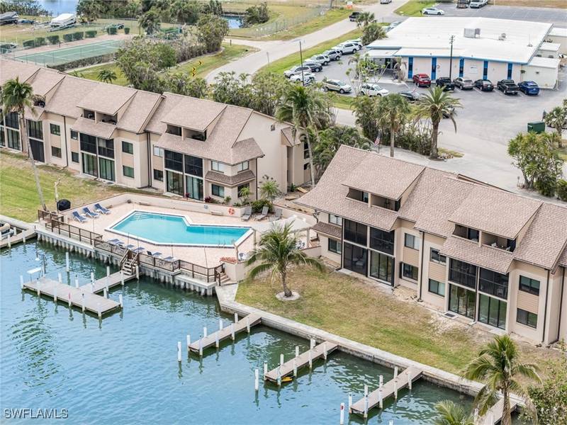 898 Buttonwood DR #105, Fort Myers Beach, FL 33931