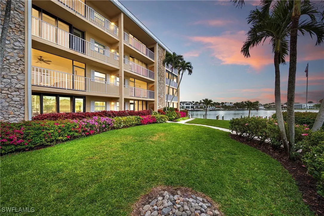 Naples, FL 34103,3000 Gulf Shore BLVD N #103