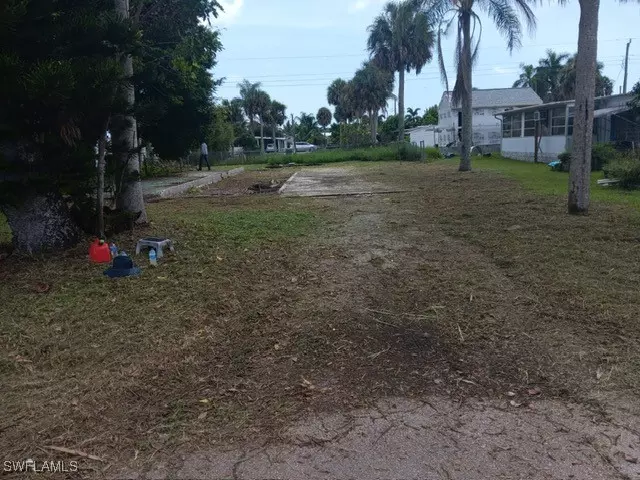 46 Derhenson DR, Naples, FL 34114