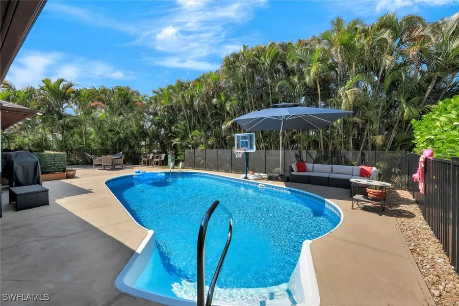 4521 ROSEA CT, Naples, FL 34104