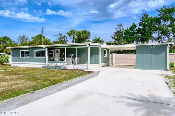 16 Sonderhen DR, Naples, FL 34114