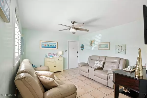 Fort Myers, FL 33919,8127 Country RD #106