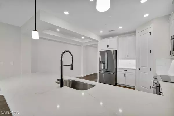 Naples, FL 34114,15320 Lucerna ST #102