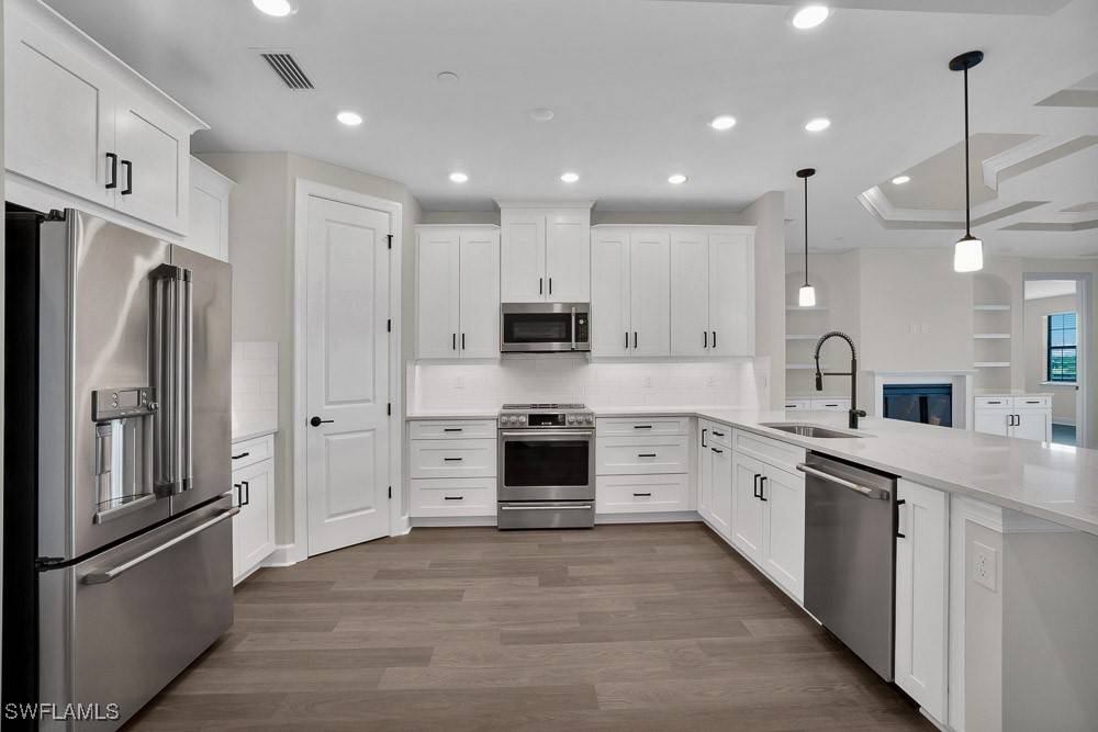 Naples, FL 34114,15320 Lucerna ST #102