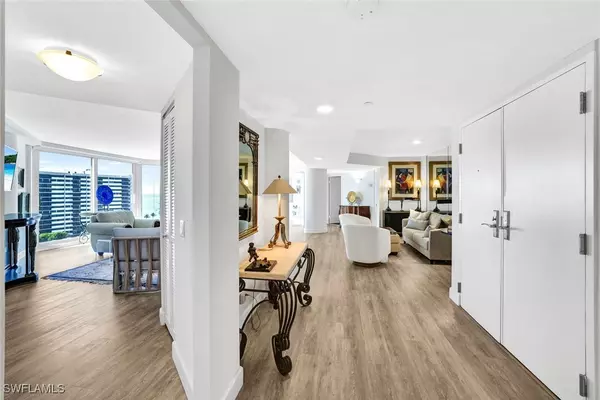 Naples, FL 34103,4041 Gulf Shore BLVD N #1002