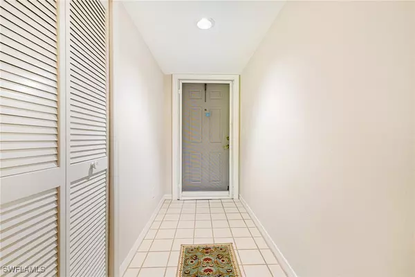 Fort Myers, FL 33919,9648 Windsor Gardens LN #104