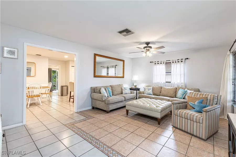 634 103rd AVE N, Naples, FL 34108