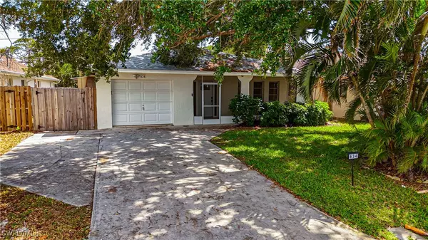 Naples, FL 34108,634 103rd AVE N