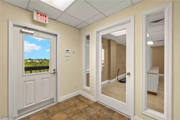 Naples, FL 34103,2335 Tamiami TRL N #509 & 510