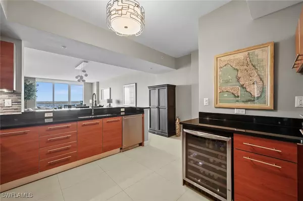 Fort Myers, FL 33916,3000 Oasis Grand BLVD #2104